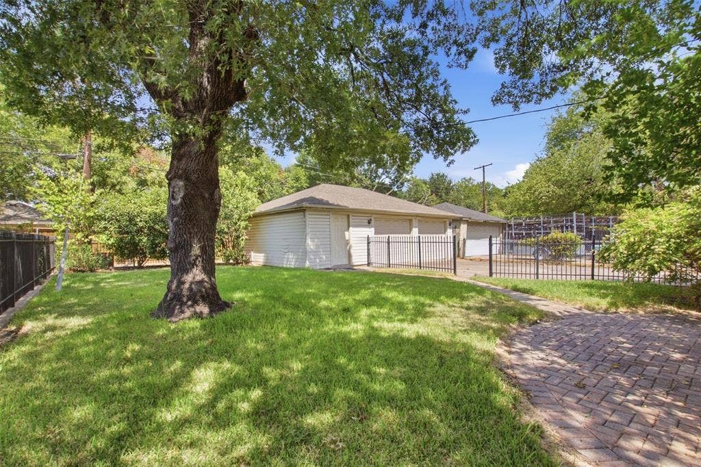 6445 Glennox Lane, Dallas, TX 75214 6445 Glennox Lane, Dallas, TX 75214