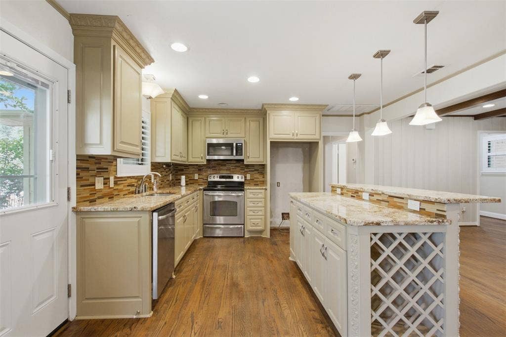 6445 Glennox Lane, Dallas, TX 75214 6445 Glennox Lane, Dallas, TX 75214