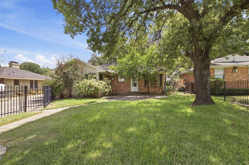 6445 Glennox Lane, Dallas, TX 75214 6445 Glennox Lane, Dallas, TX 75214