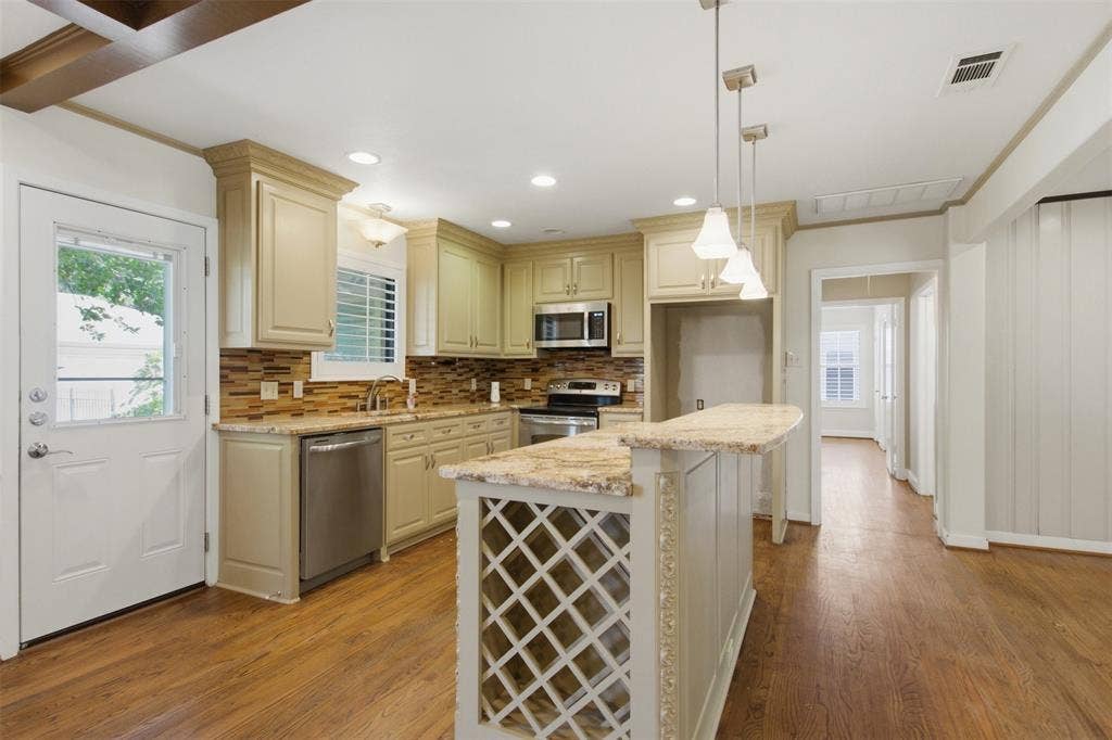 6445 Glennox Lane, Dallas, TX 75214 6445 Glennox Lane, Dallas, TX 75214