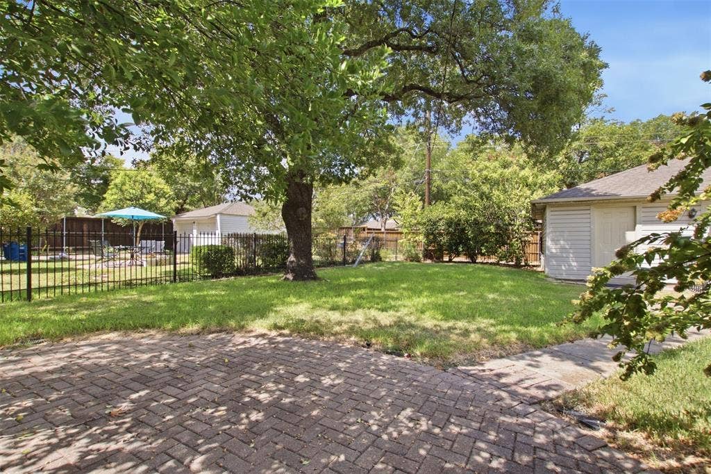 6445 Glennox Lane, Dallas, TX 75214 6445 Glennox Lane, Dallas, TX 75214