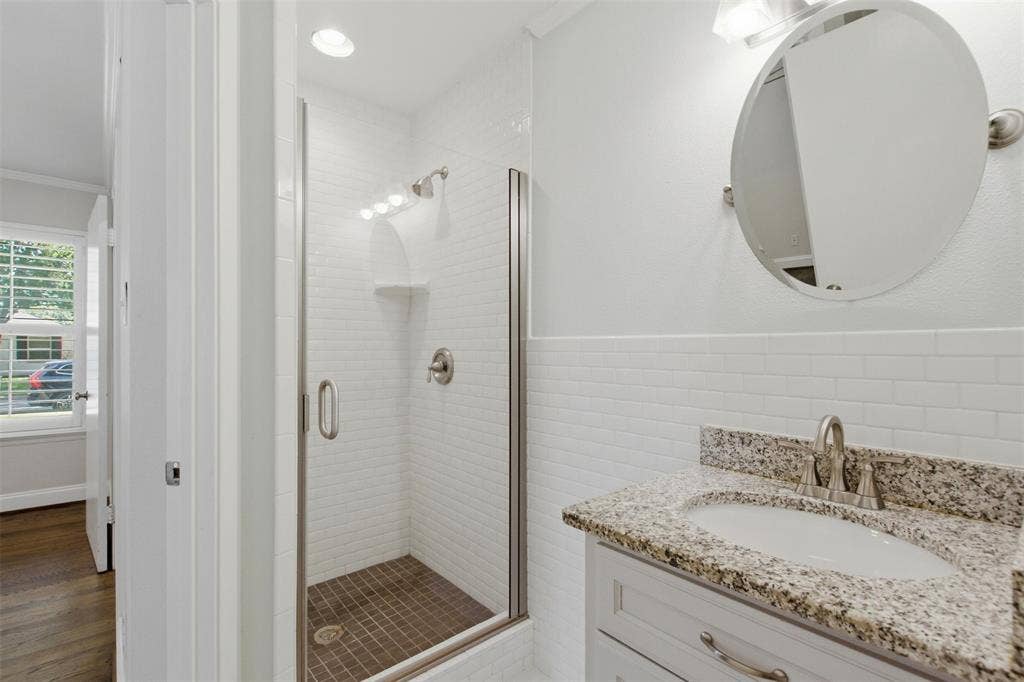 6445 Glennox Lane, Dallas, TX 75214 6445 Glennox Lane, Dallas, TX 75214