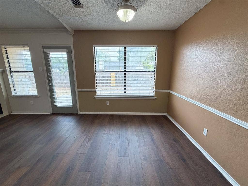 921 Park Place Boulevard, Midlothian, TX 76065