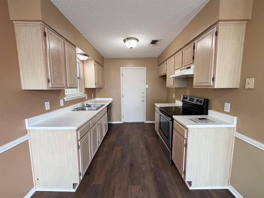921 Park Place Boulevard, Midlothian, TX 76065