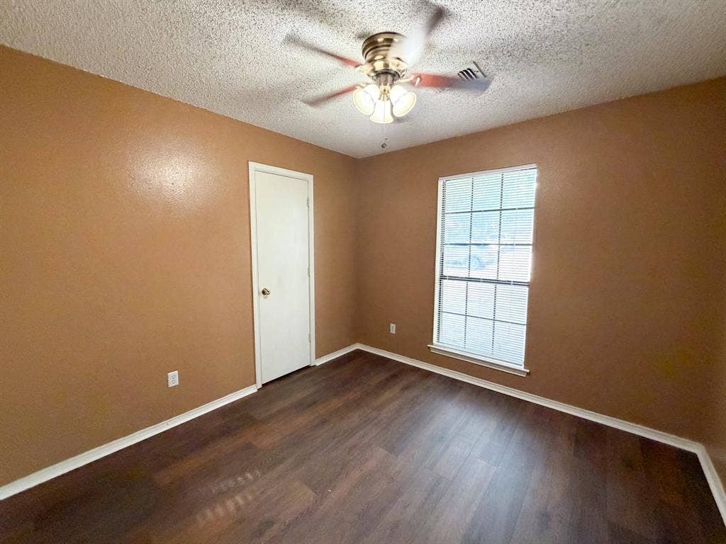 921 Park Place Boulevard, Midlothian, TX 76065