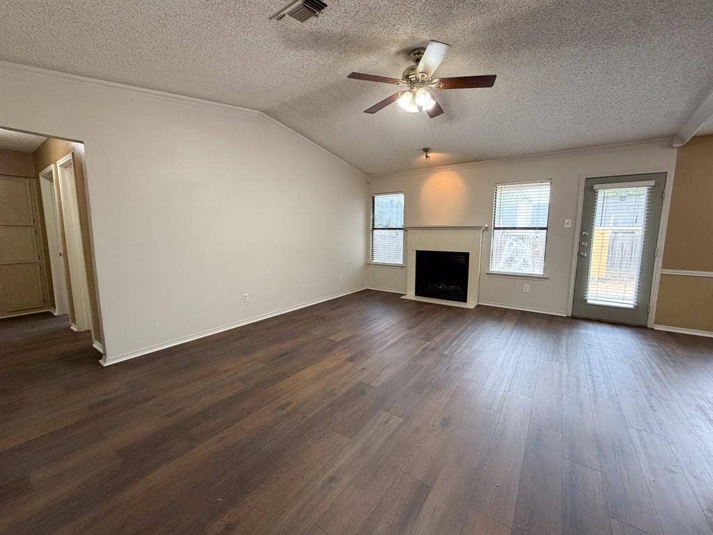 921 Park Place Boulevard, Midlothian, TX 76065