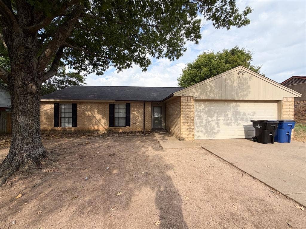 921 Park Place Boulevard, Midlothian, TX 76065