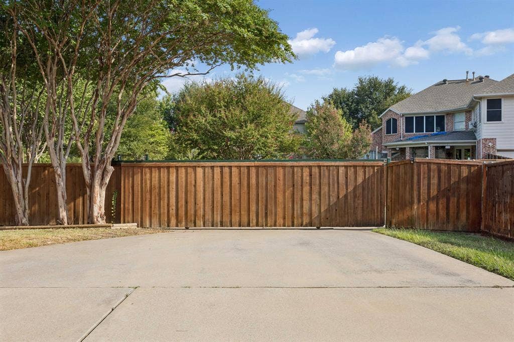4424 Courtney Lane, Richardson, TX 75082 Sliding gate encloses the backyard