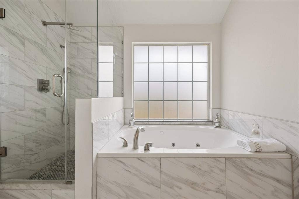4424 Courtney Lane, Richardson, TX 75082 Primary bath frameless shower and jet tub
