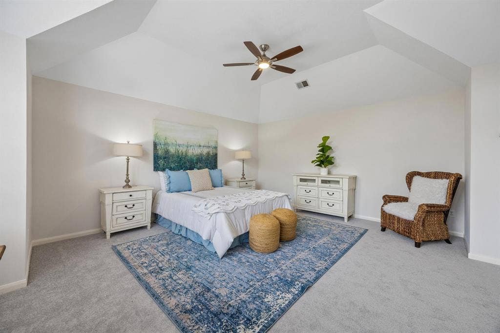 4424 Courtney Lane, Richardson, TX 75082 Upstairs Over-sized primary bedroom
