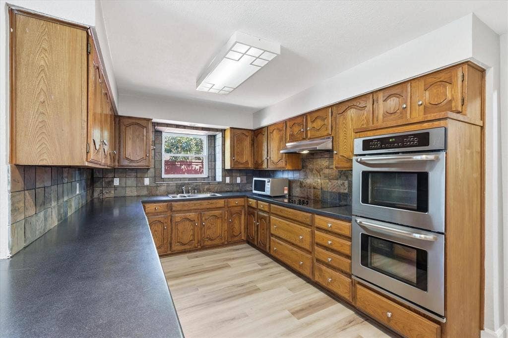 2625 Ramblewood Drive, Carrollton, TX 75006 2625 Ramblewood Drive, Carrollton, TX 75006