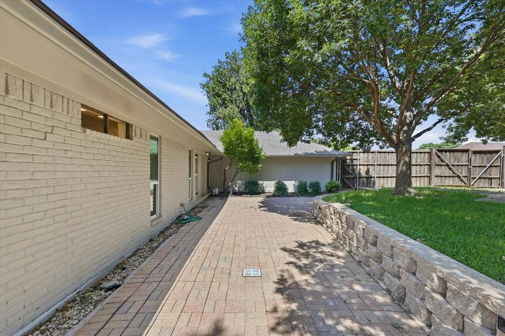 2625 Ramblewood Drive, Carrollton, TX 75006 2625 Ramblewood Drive, Carrollton, TX 75006