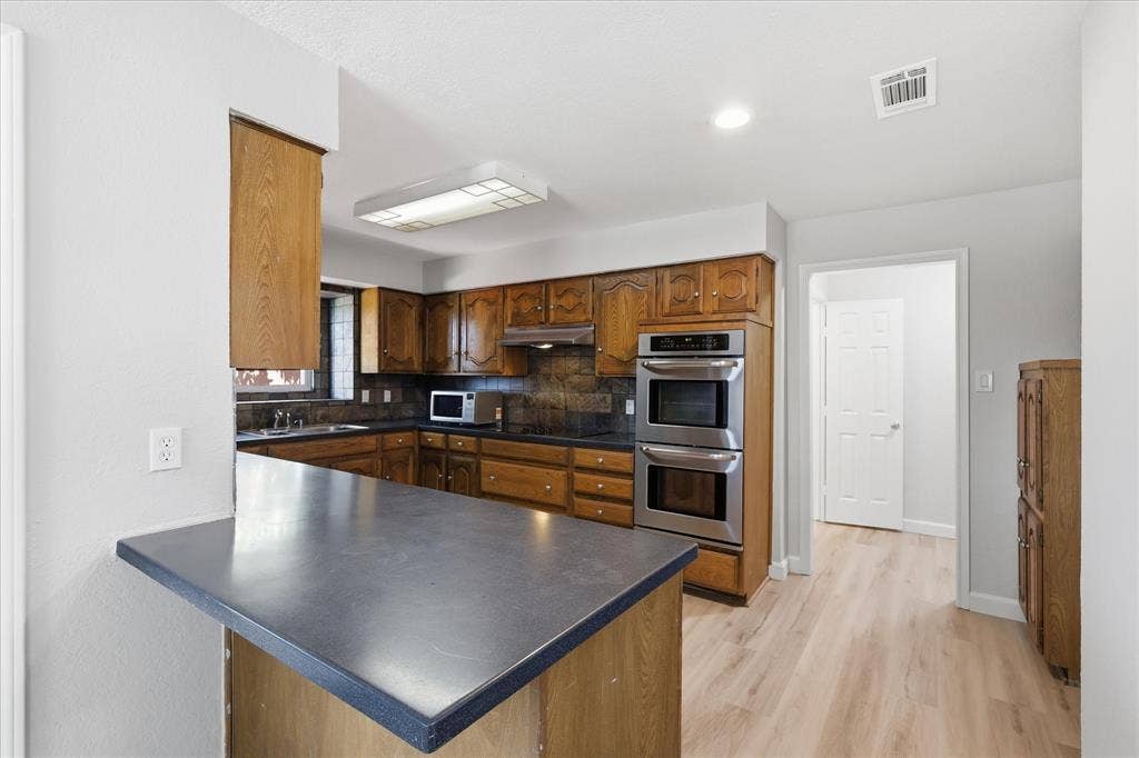 2625 Ramblewood Drive, Carrollton, TX 75006 2625 Ramblewood Drive, Carrollton, TX 75006