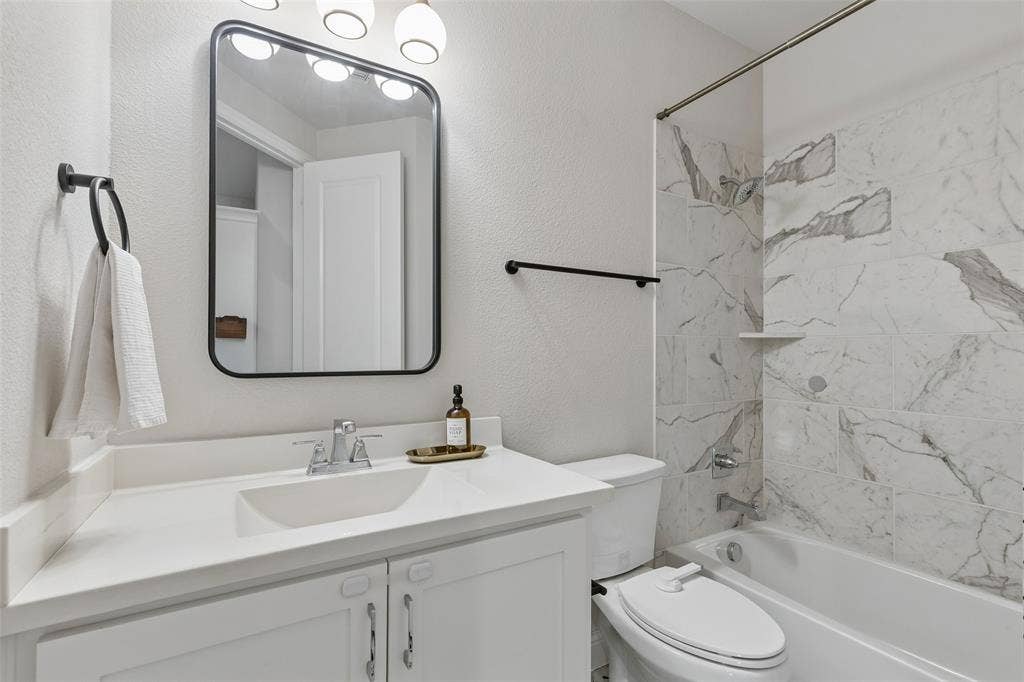 2309 Leslie Lane, McKinney, TX 75072 2309 Leslie Lane, McKinney, TX 75072