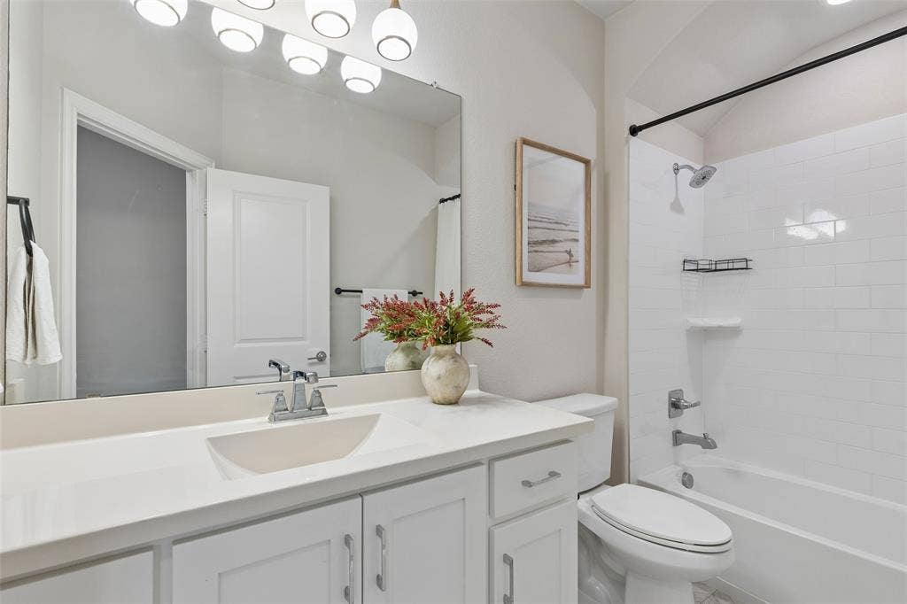 2309 Leslie Lane, McKinney, TX 75072 2309 Leslie Lane, McKinney, TX 75072
