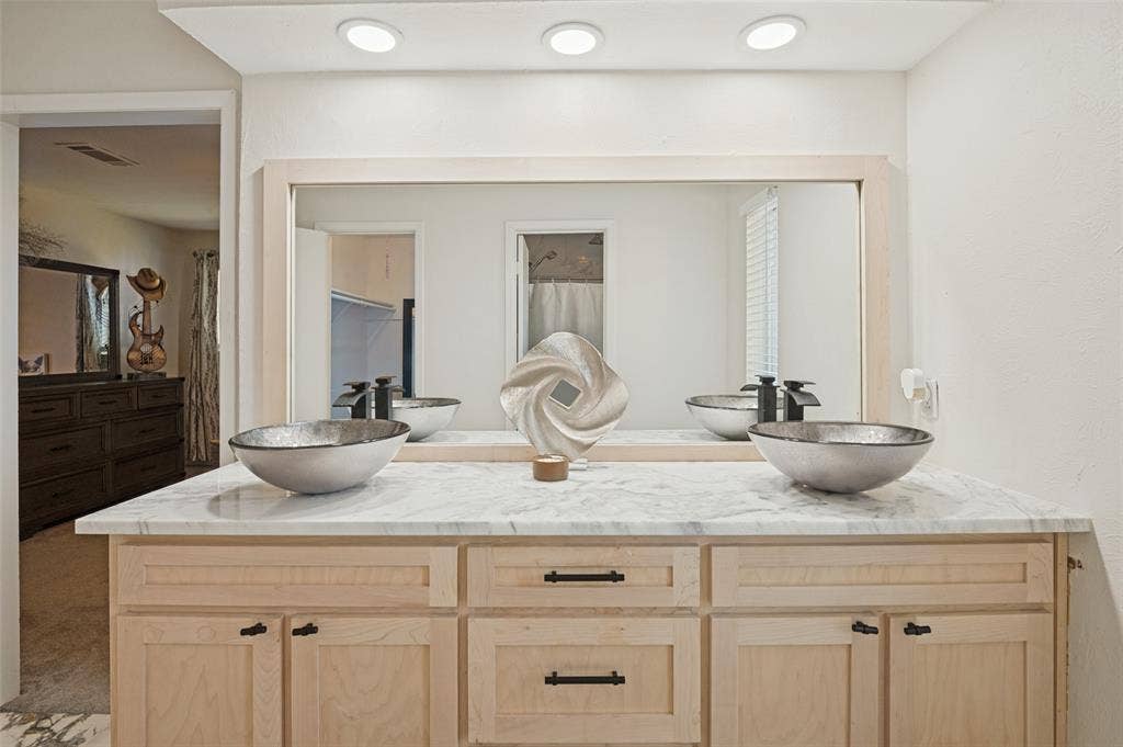 1502 Austrian Road, Grand Prairie, TX 75050 1502 Austrian Road, Grand Prairie, TX 75050