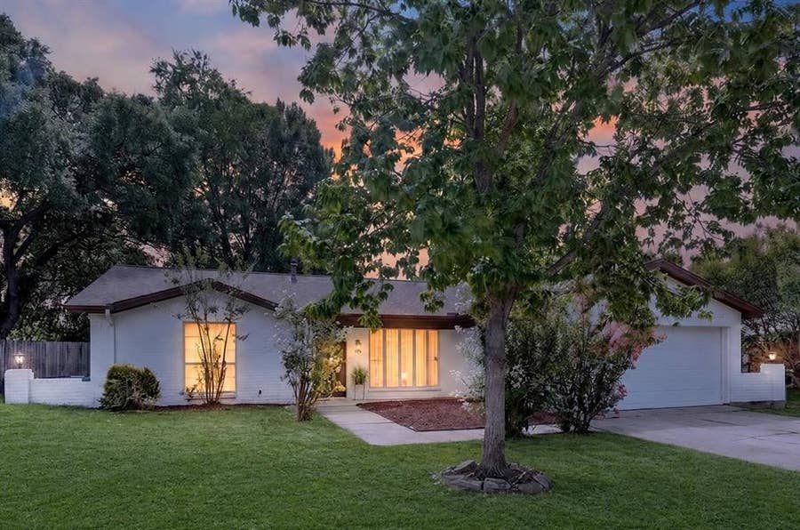 Property photo for 1904 Briar Meadow Drive, Arlington, TX