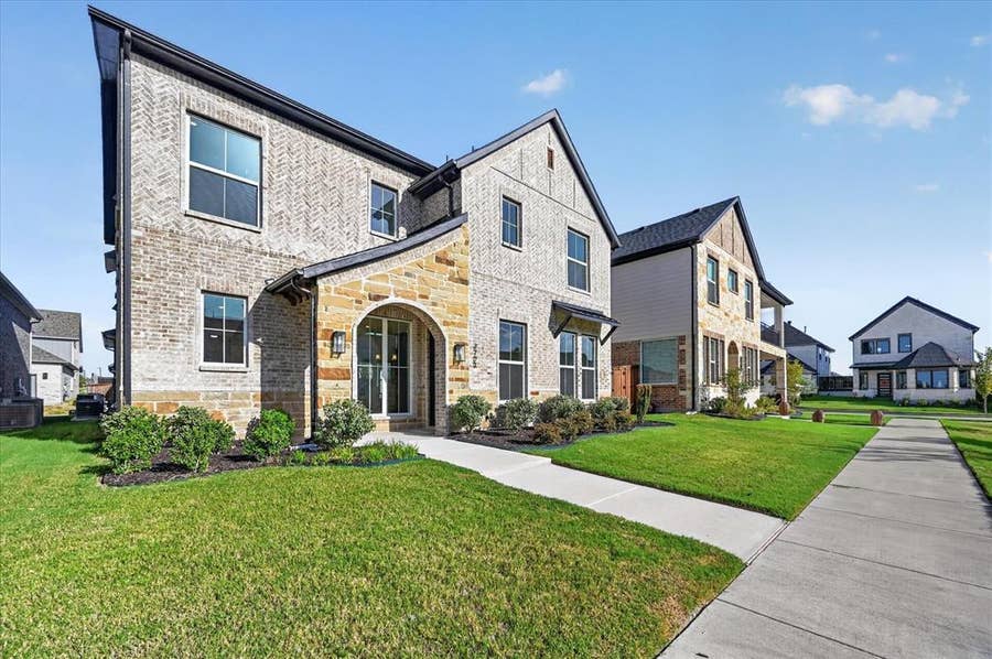 Property photo for 3707 Pilgrims Mews, Rowlett, TX
