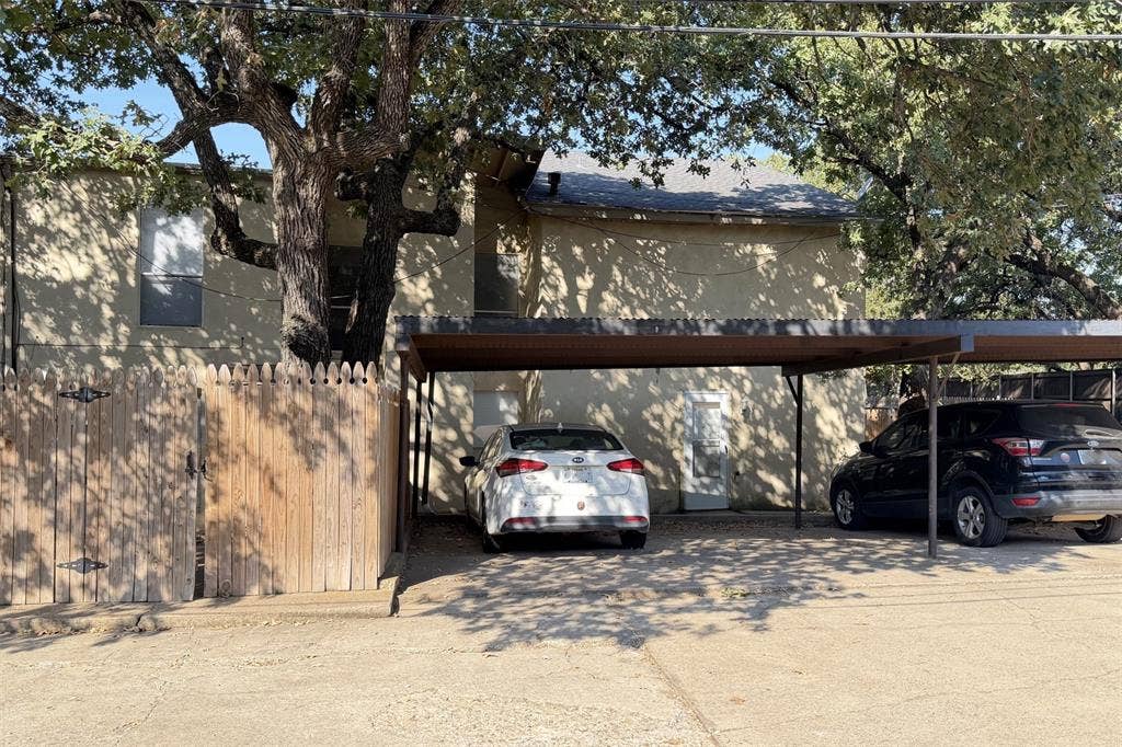 1913 Kingswood Court, Denton, TX 76205 1913 Kingswood Court, Denton, TX 76205