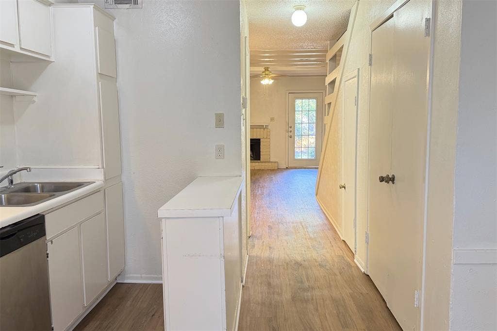 1913 Kingswood Court, Denton, TX 76205 1913 Kingswood Court, Denton, TX 76205