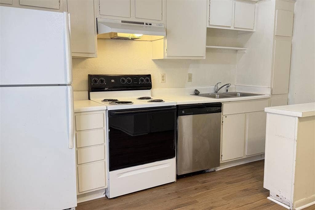 1913 Kingswood Court, Denton, TX 76205 1913 Kingswood Court, Denton, TX 76205