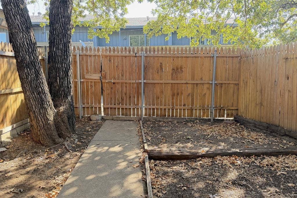 1913 Kingswood Court, Denton, TX 76205 1913 Kingswood Court, Denton, TX 76205