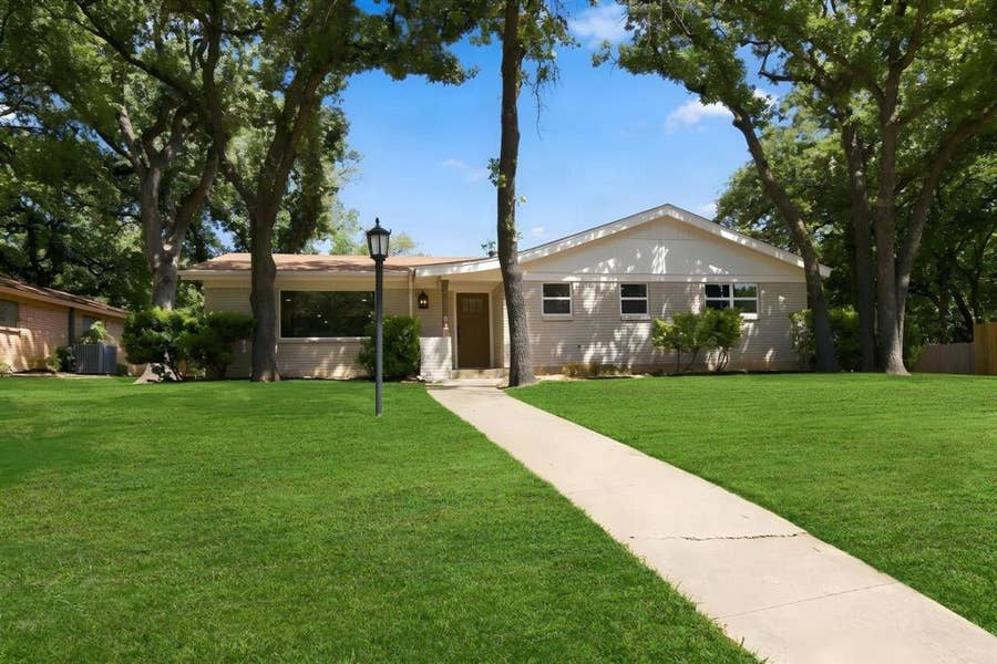Property photo for 508 Oak Park Drive, Hurst, TX
