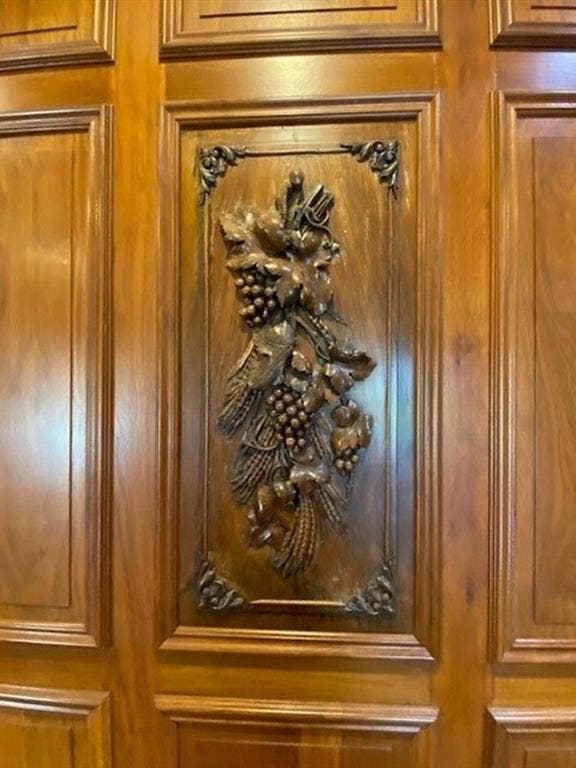 702 Mulberry Drive, Athens, TX 75751 Hand-crafted Carving in Paneled Wall