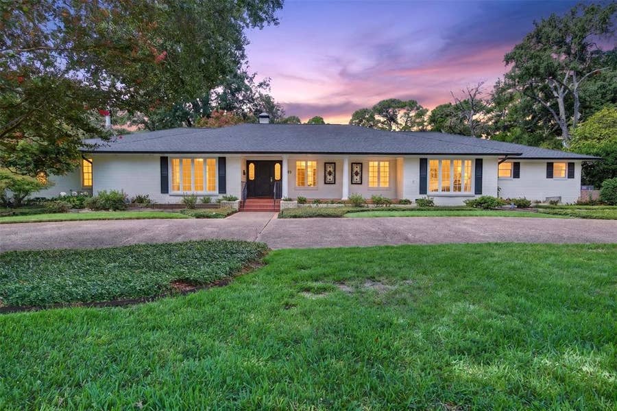 Property photo for 702 Mulberry Drive, Athens, TX