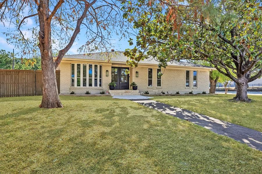 Property photo for 9008 Flicker Lane, Dallas, TX