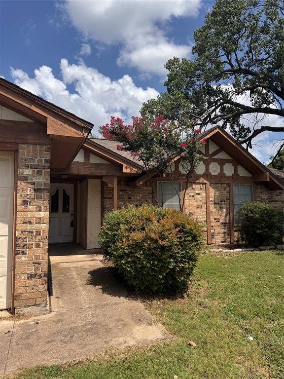 Property photo for 1928 Hurstview Drive, Hurst, TX