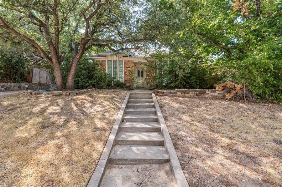 Property photo for 1901 Wedgewood Drive, Grand Prairie, TX