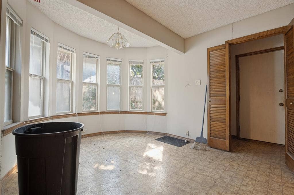 1901 Wedgewood Drive, Grand Prairie, TX 75050 Bay window feature with multiple vertical windows, louvered bi-fold doors, and a ceiling-mounted light fixture