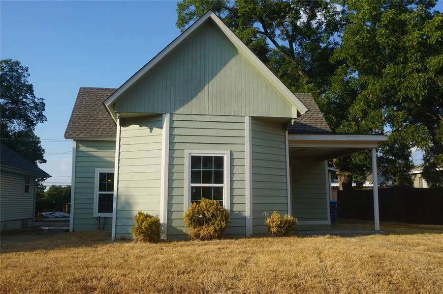 Property photo for 127 E Hull Street, Denison, TX