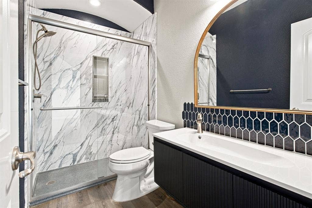 Upstairs 1st Bathroom