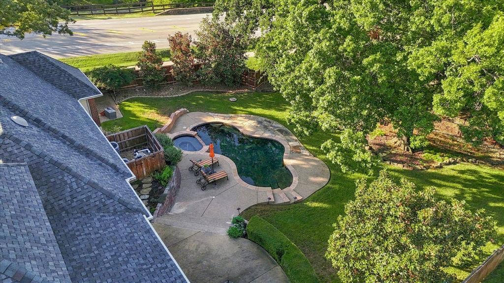 82 Remington Drive W, Highland Village, TX 75077