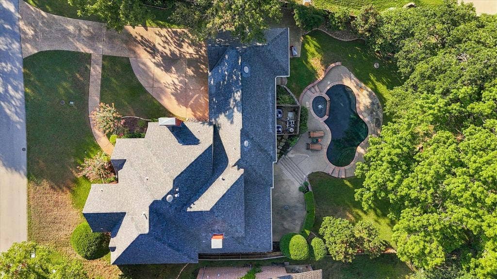 82 Remington Drive W, Highland Village, TX 75077