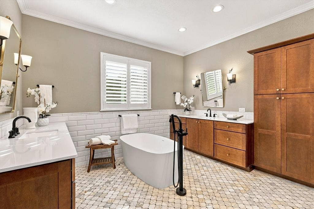82 Remington Drive W, Highland Village, TX 75077