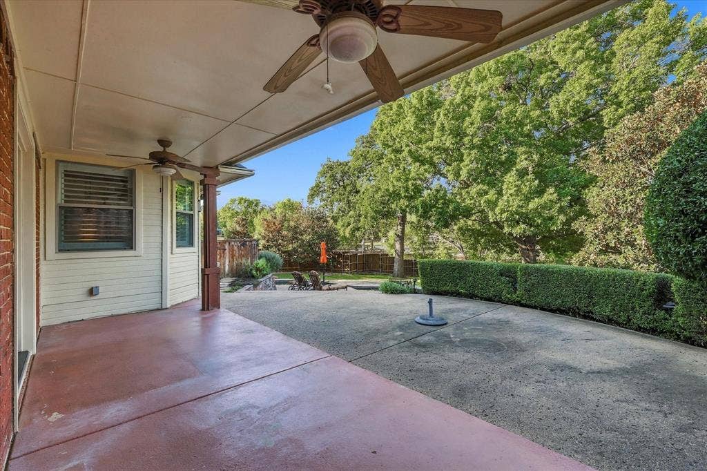 82 Remington Drive W, Highland Village, TX 75077