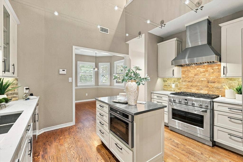 82 Remington Drive W, Highland Village, TX 75077