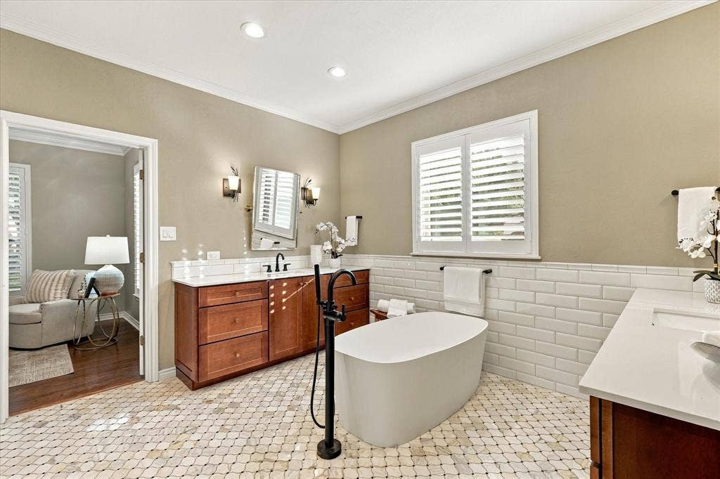 82 Remington Drive W, Highland Village, TX 75077