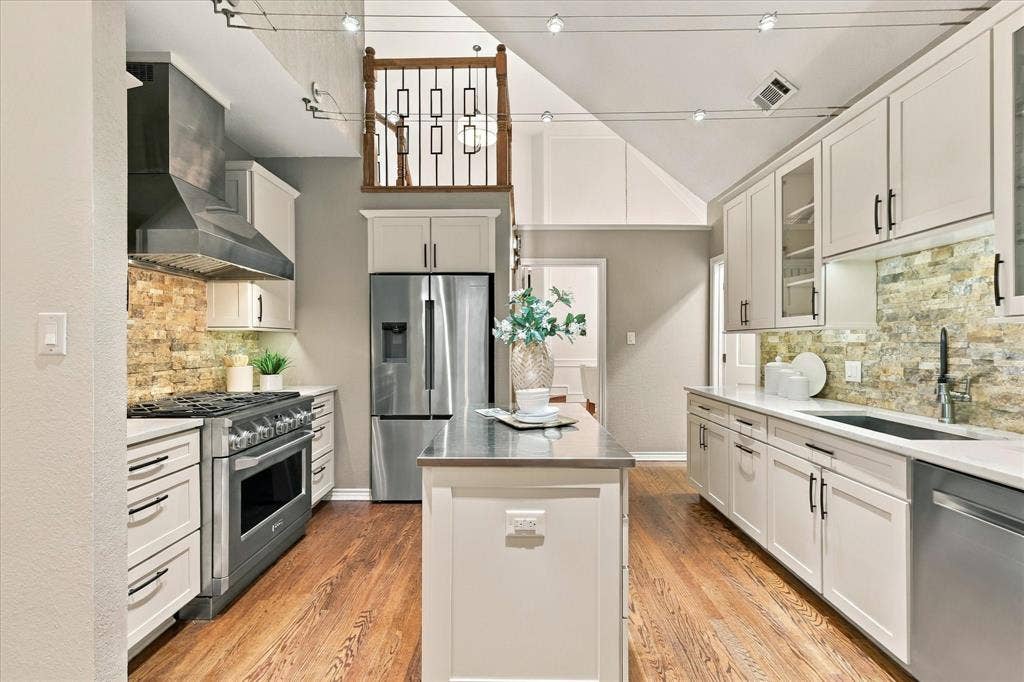 82 Remington Drive W, Highland Village, TX 75077