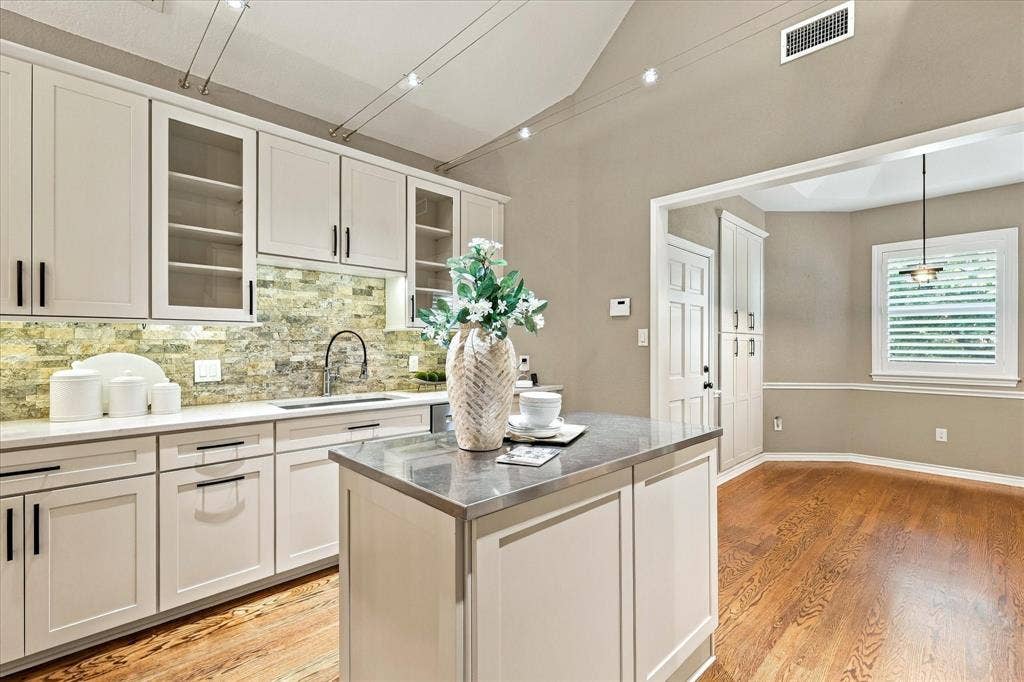 82 Remington Drive W, Highland Village, TX 75077