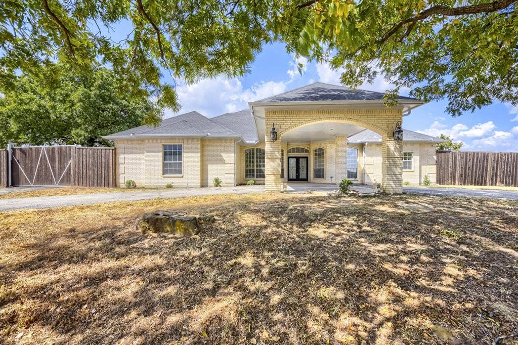 201 N Garza Road, Shady Shores, TX 76208 201 N Garza Road, Shady Shores, TX 76208