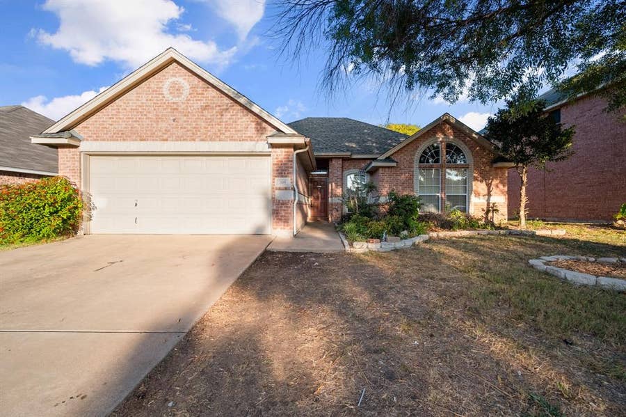 Property photo for 309 Shane Lane, Burleson, TX