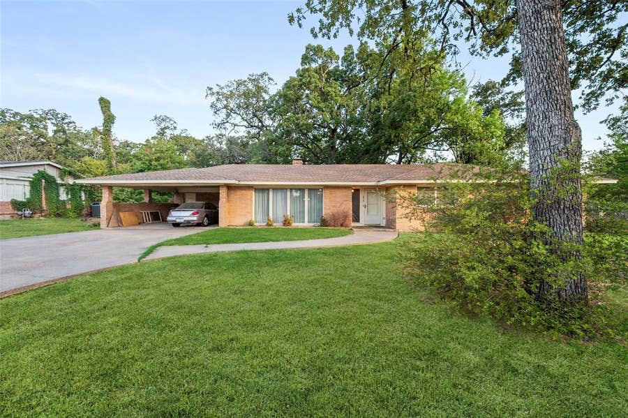 Property photo for 1412 Oaklawn Drive, Corsicana, TX