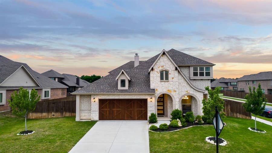 Property photo for 2613 Turning Leaf Lane, Midlothian, TX