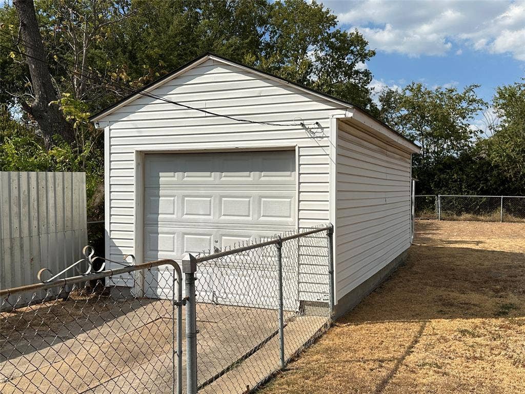 7519 Red Bud Drive, Dallas, TX 75227