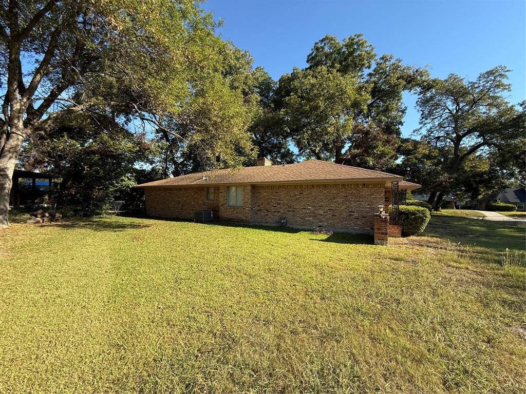 301 Lakewood Drive, DeSoto, TX 75115 301 Lakewood Drive, DeSoto, TX 75115