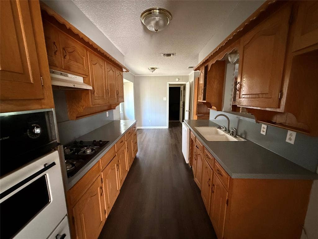 301 Lakewood Drive, DeSoto, TX 75115 301 Lakewood Drive, DeSoto, TX 75115